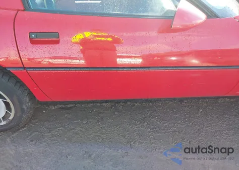 1985 Chevrolet Corvette из США, поврежденный, VIN 1G1YY0782F5138599